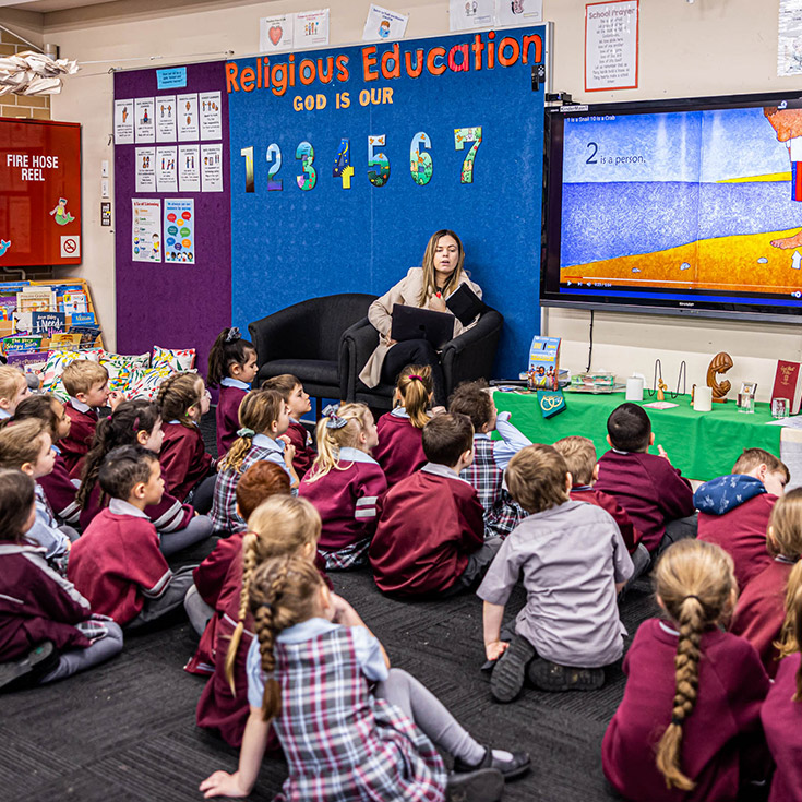 Teacher in front of class at Chisholm Catholic Primary Bligh Park