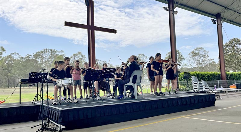 Chisholm Primary Bligh Park Strings students performing