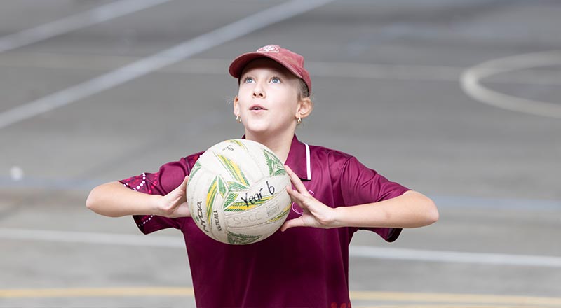 Chisholm Primary Bligh Park student throwing a netball